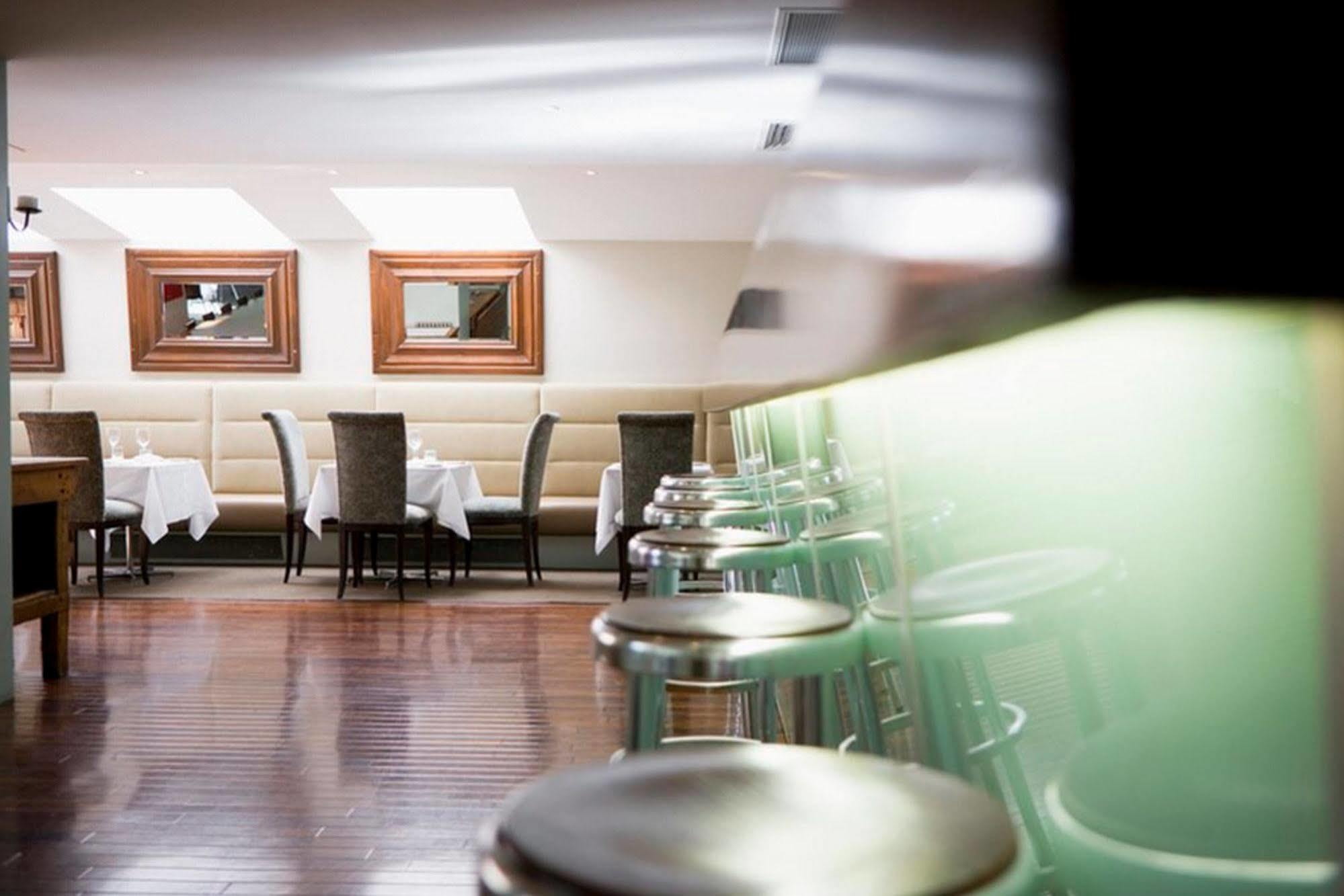 Mantra On Northbourne Aparthotel Canberra Restoran gambar